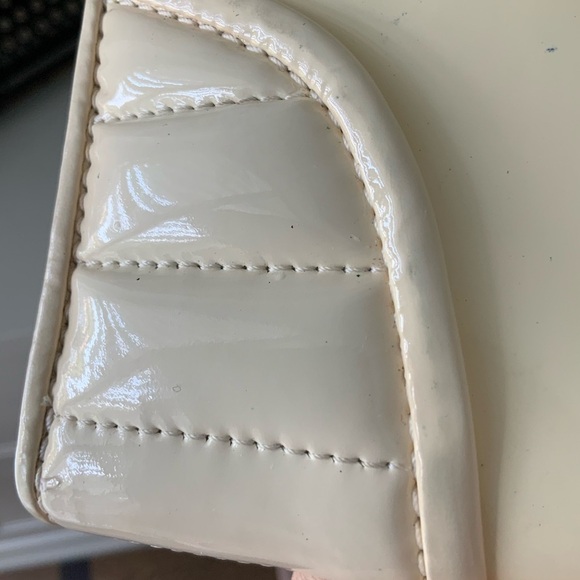 BURBERRY Authentic Patent Leather Cream White Large Zip Around Women’s Wallet - Picture 6 of 16